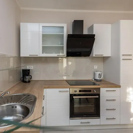 Star - Free Private Parking זאדאר