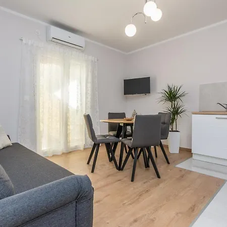 Star - Free Private Parking Apartment Zadar