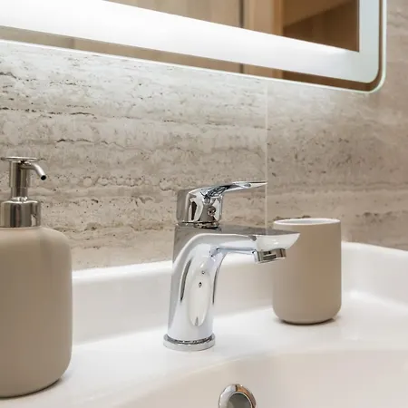 Star - Free Private Parking