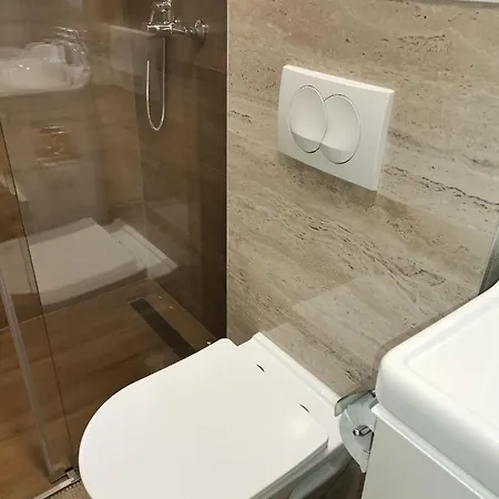 Star - Free Private Parking *