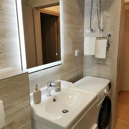 Star - Free Private Parking *