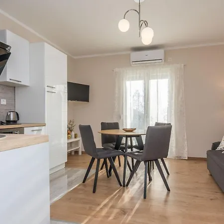 Star - Free Private Parking Apartment Zadar