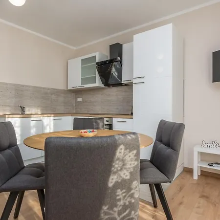 Star - Free Private Parking *