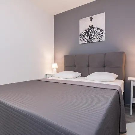 Star - Free Private Parking