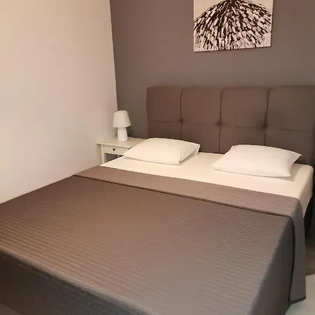 Apartment Star - Free Private Parking