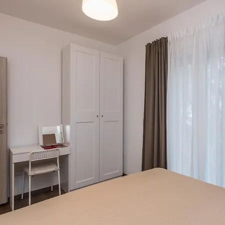 Star - Free Private Parking Appartement