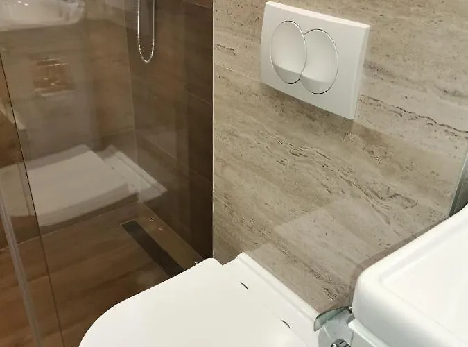 Star - Free Private Parking *