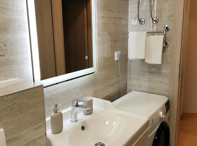 Star - Free Private Parking *