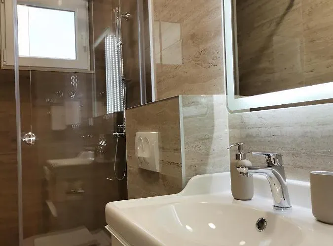 Lägenhet Star - Free Private Parking *