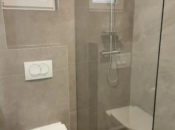 Star - Free Private Parking Lägenhet