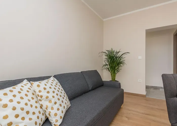 Star - Free Private Parking * Zara